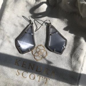 Kendra Scott drop earrings